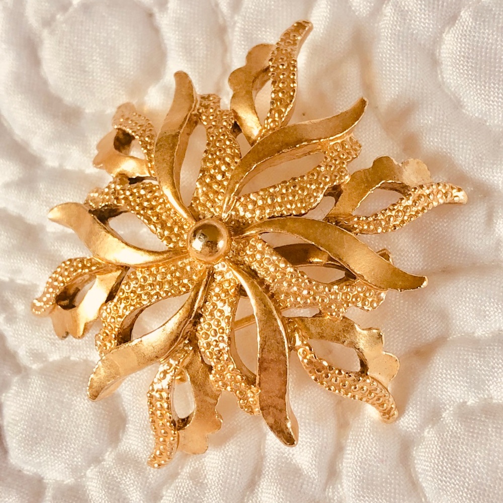 Gerry Brand golden tone floral brooch pin